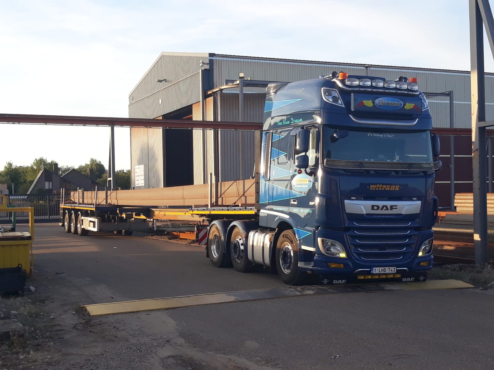 Convoi exceptionnel charpente hors-gabarit 31m Province de Luxembourg et Grand-Duché du Luxembourg Witrans